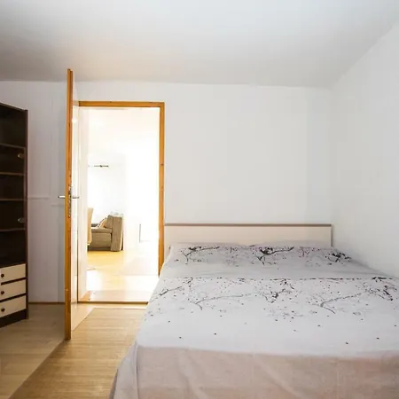 Lejlighed Madonna Field